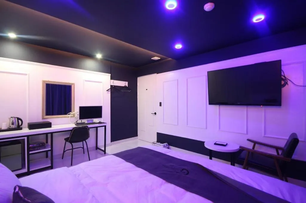 Gray Hotel Busan Motel