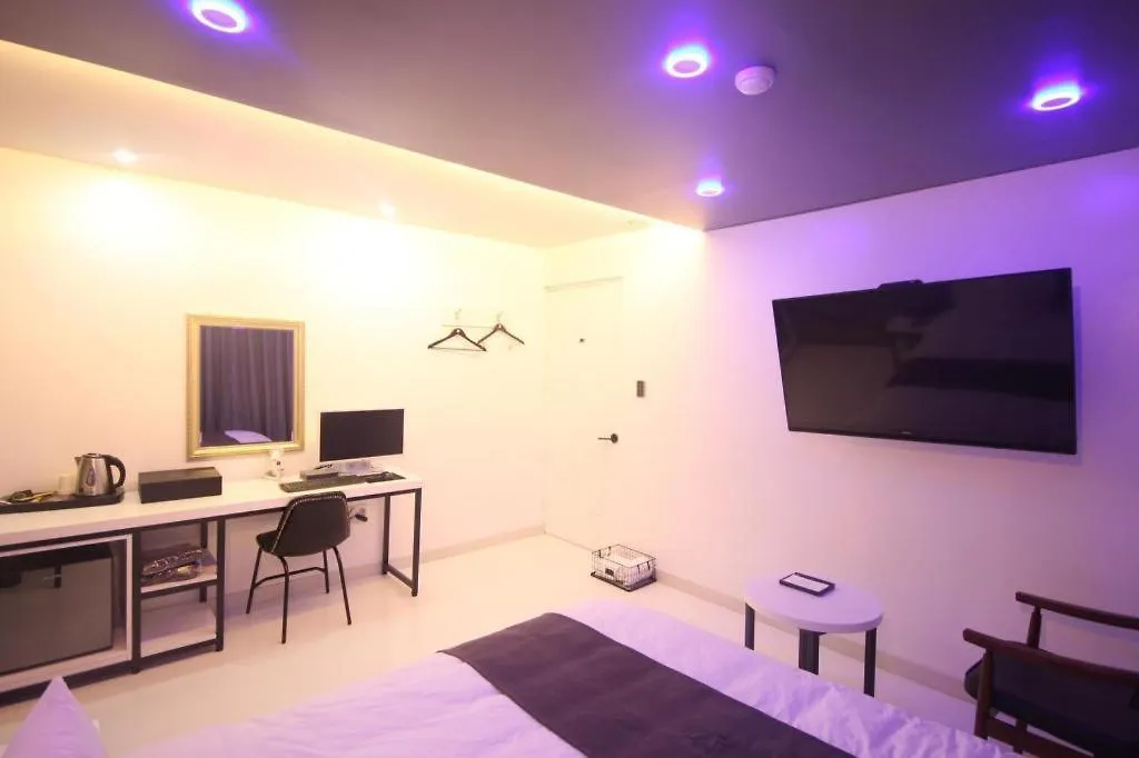 Gray Hotel Busan Motel